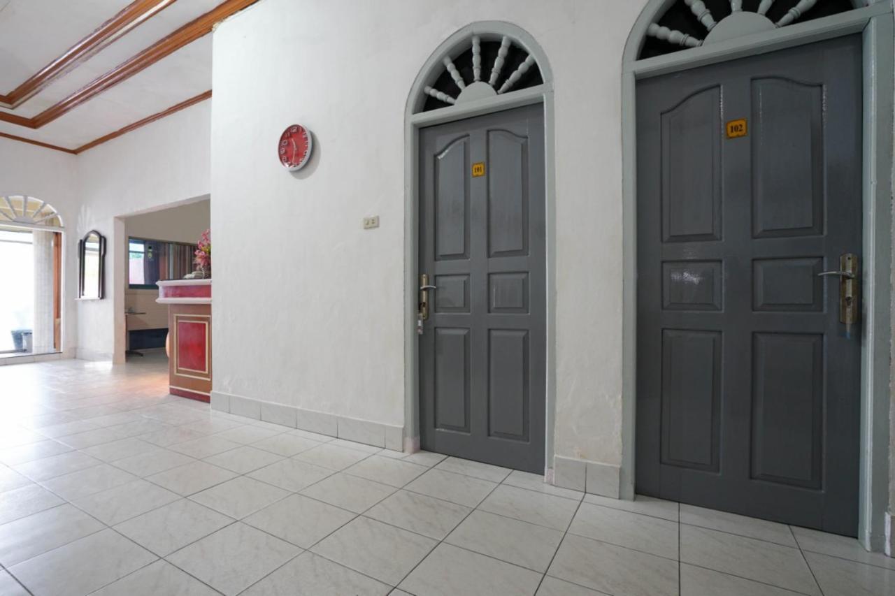 Hotel Idayu Natuna Palembang Bagian luar foto